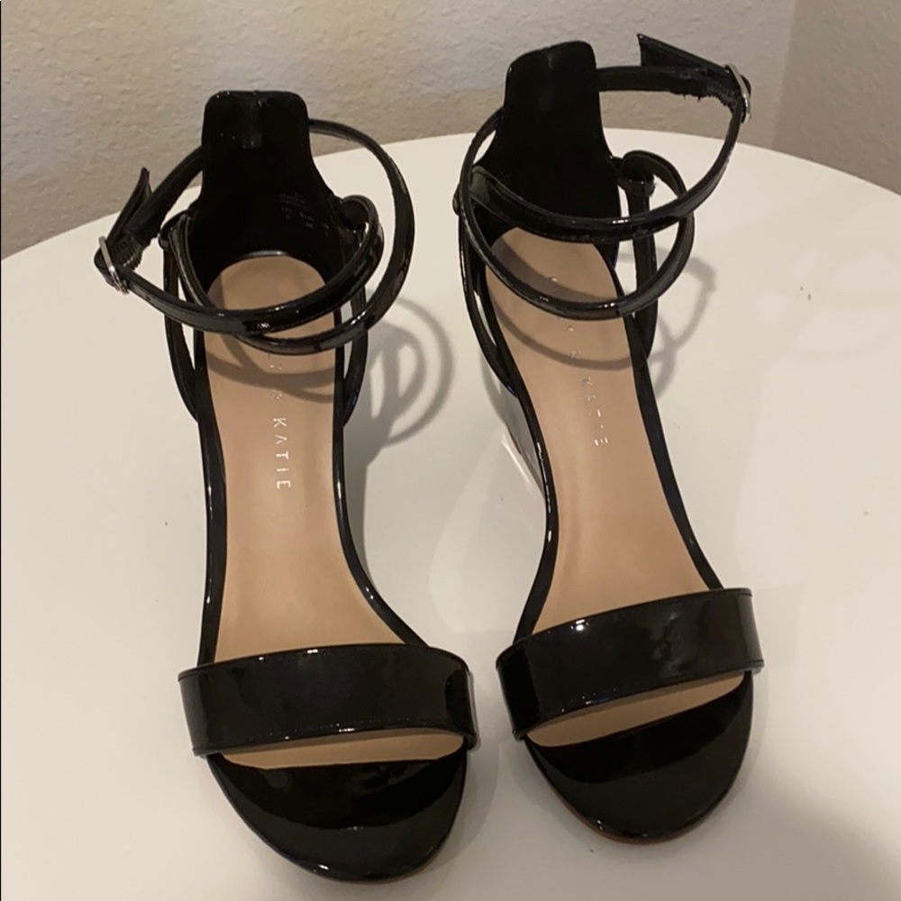 Kelly & Katie Tamra Wedge Sandals
